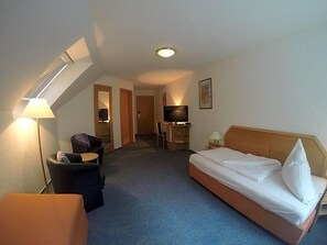 Room - Hotel Zum Wasserfall Garni (Oberndorf am Neckar)