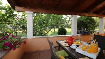 Outdoor dining