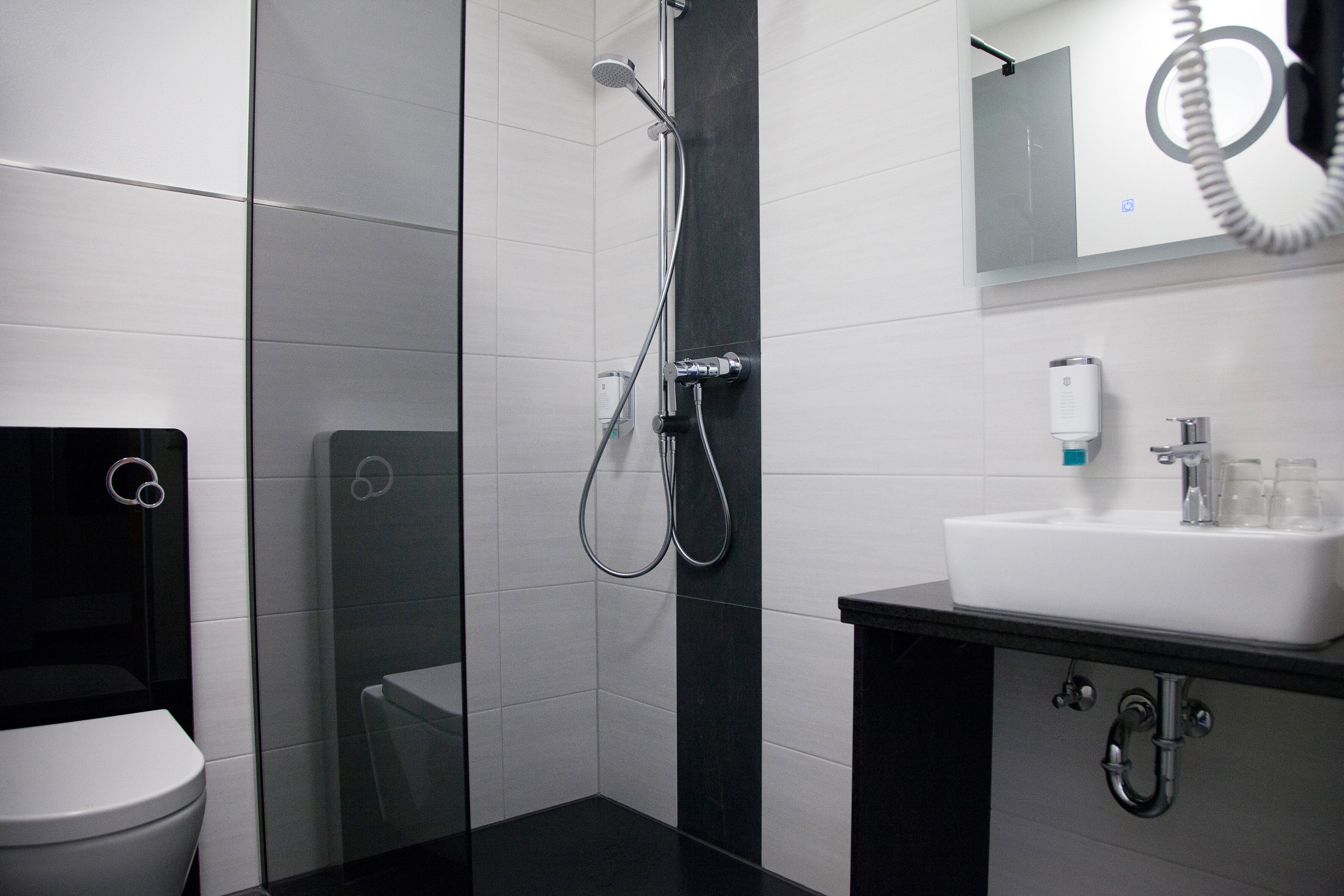 shower, rainfall showerhead, free toiletries, hair dryer