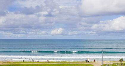 ONE 36 - CENTRAL BEACHFRONT APARTMENT WITH FIRST CLASS VIEWS AND WIFI