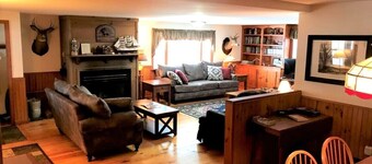 Beaver Creek Lodge, 400 dekar på Tug Hill - Ride, Sled, Hunt & Hike