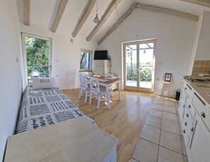 6 bedrooms, iron/ironing board, travel cot, free WiFi