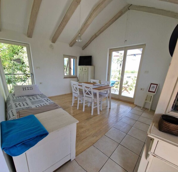 6 bedrooms, iron/ironing board, travel cot, free WiFi