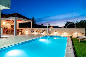 Außenpool, Liegestühle