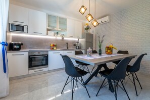 Fridge, microwave, oven, stovetop