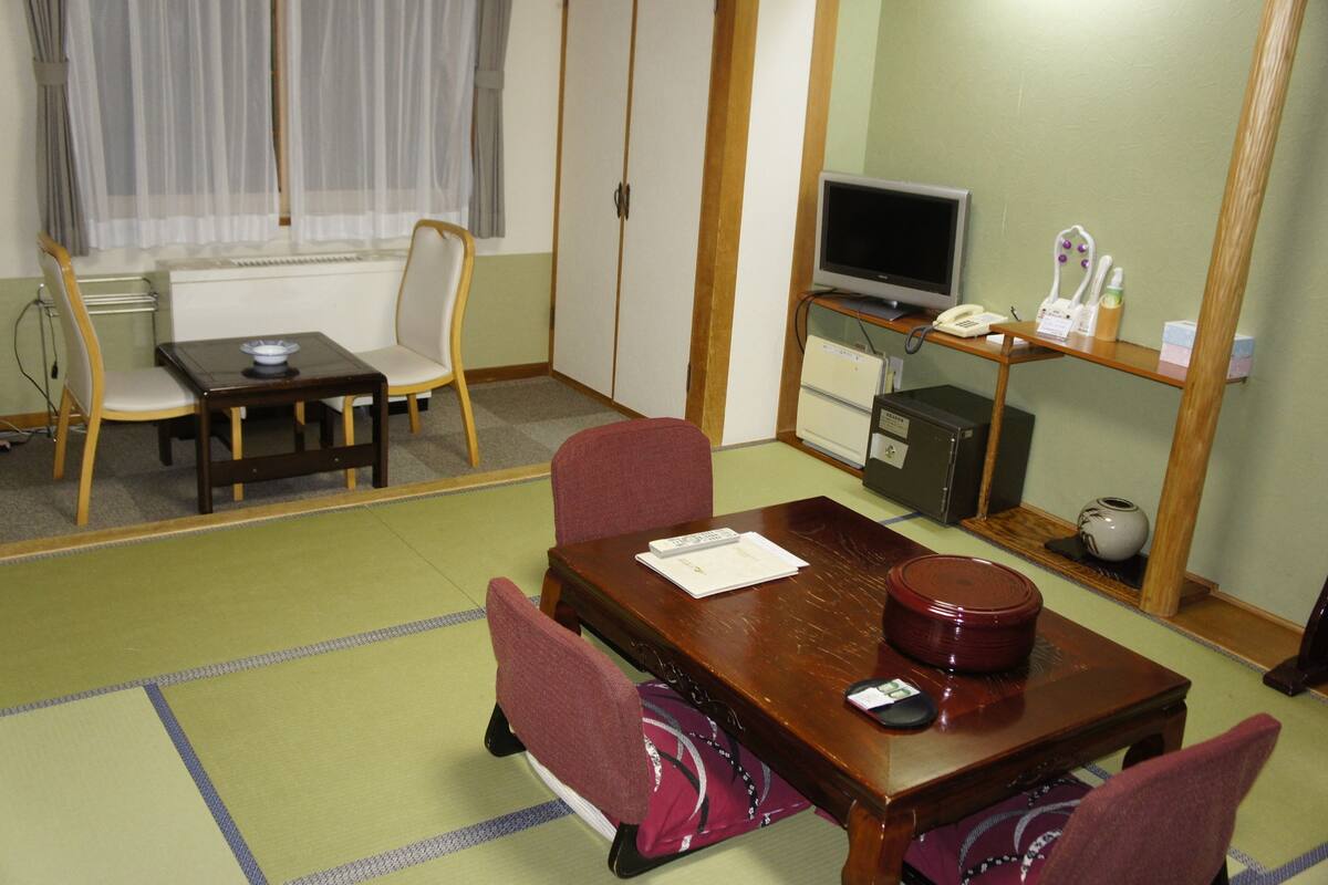 Down duvets, in-room safe, free WiFi, bed sheets