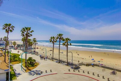 5 - STAR -⭐⭐⭐⭐⭐- LUXURY OCEAN FRONT CONDO - JACUZZI - FAMILY FRIENDLY - SLEEPS 6
