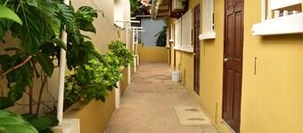 Island Charm studio with king bed in Oranjestad