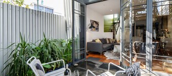 TWO FIVE ZERO Modern 4BR 5beds + cityviews + lockup garage + MCG/CBD/AustOpen