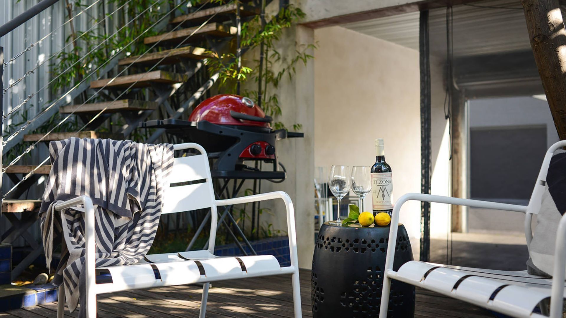 TWO FIVE ZERO Modern 4BR 5beds + cityviews + lockup garage + MCG/CBD/AustOpen — image 6