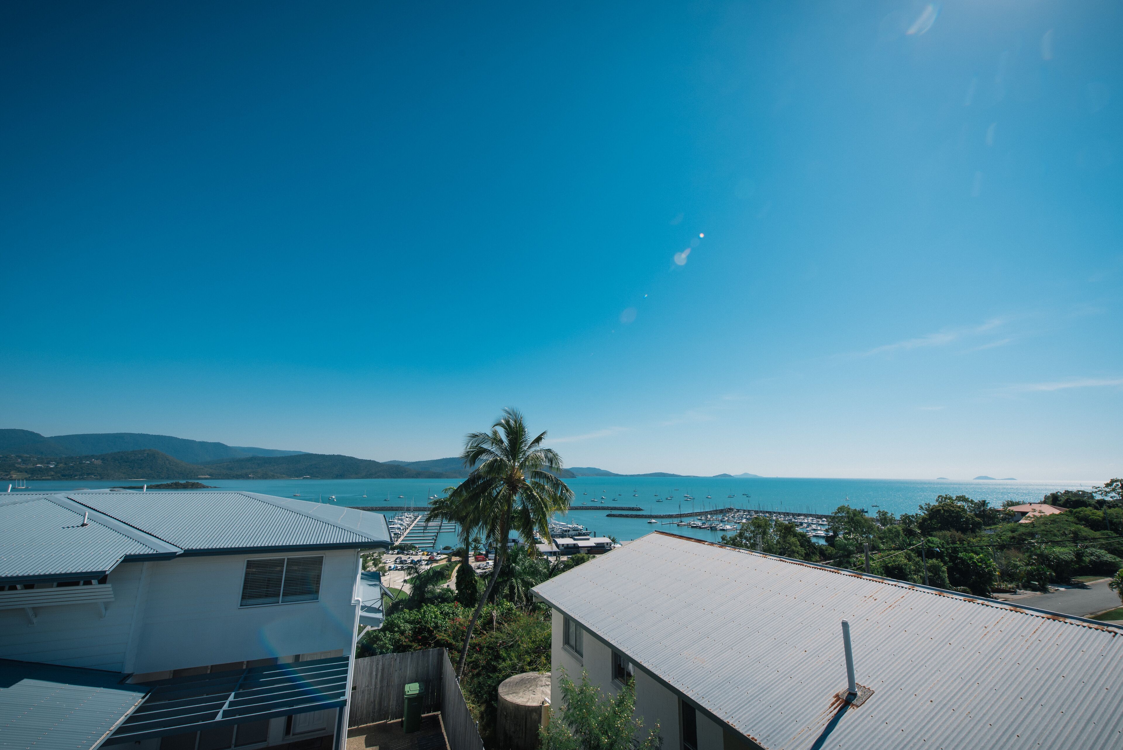 Central Airlie☆Modern☆Sea Views☆Pool☆Free Wifi — image 2