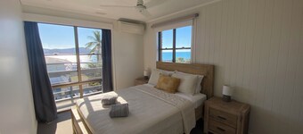 Central Airlie☆Modern☆Sea Views☆Pool☆Free Wifi