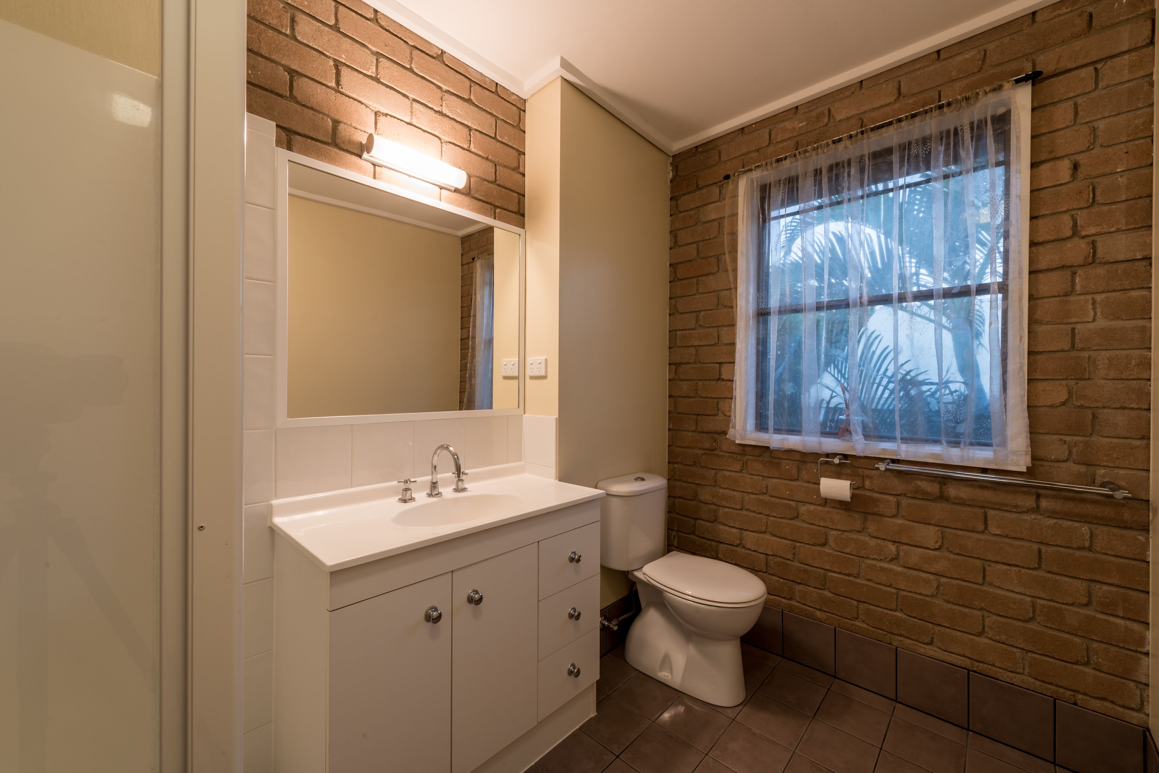 Central Airlie☆Modern☆Sea Views☆Pool☆Free Wifi — image 19