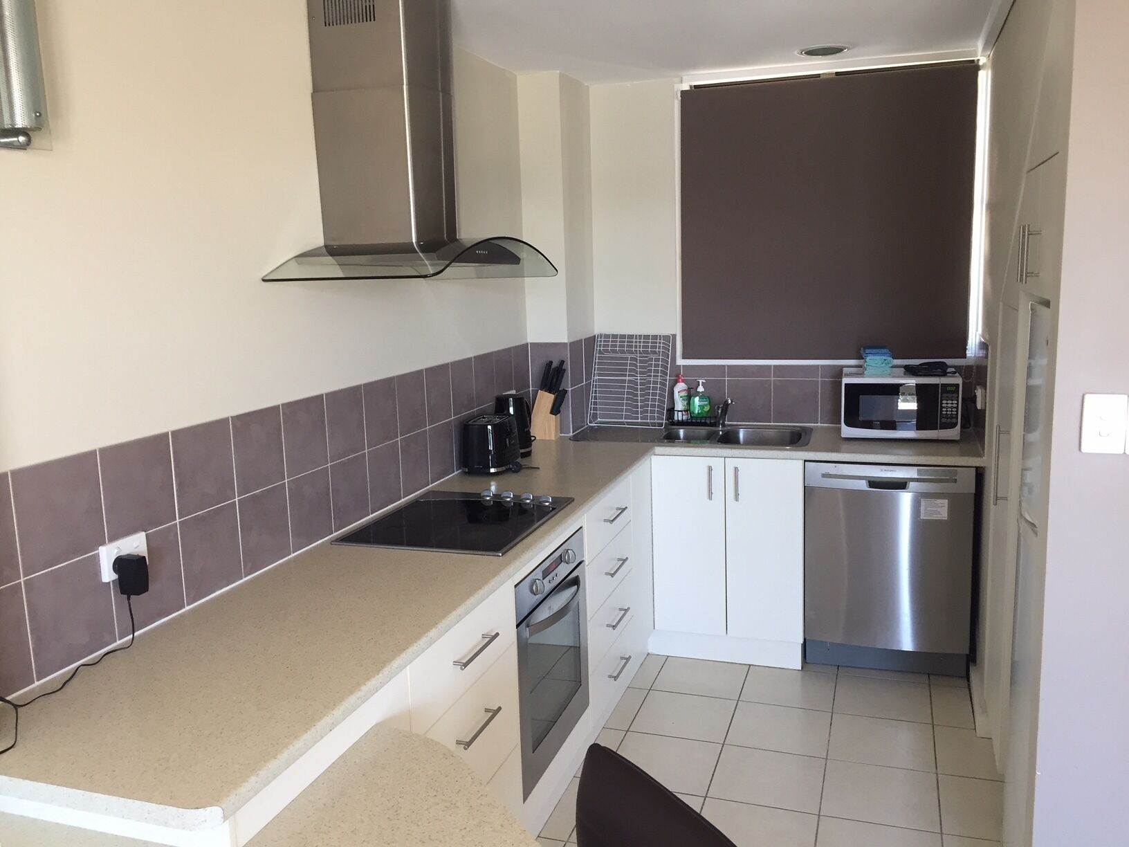 Central Airlie☆Modern☆Sea Views☆Pool☆Free Wifi — image 15