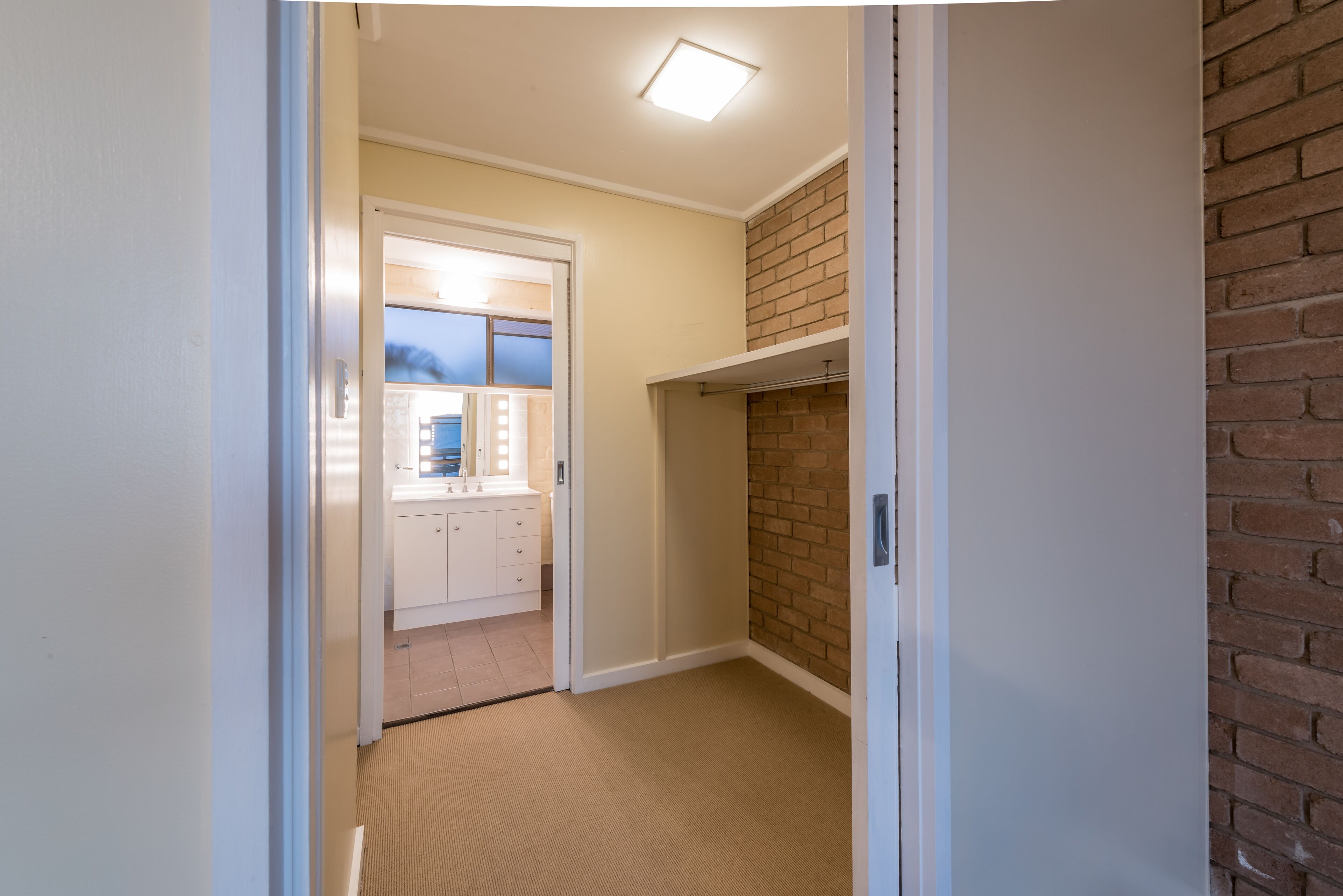 Central Airlie☆Modern☆Sea Views☆Pool☆Free Wifi — image 21