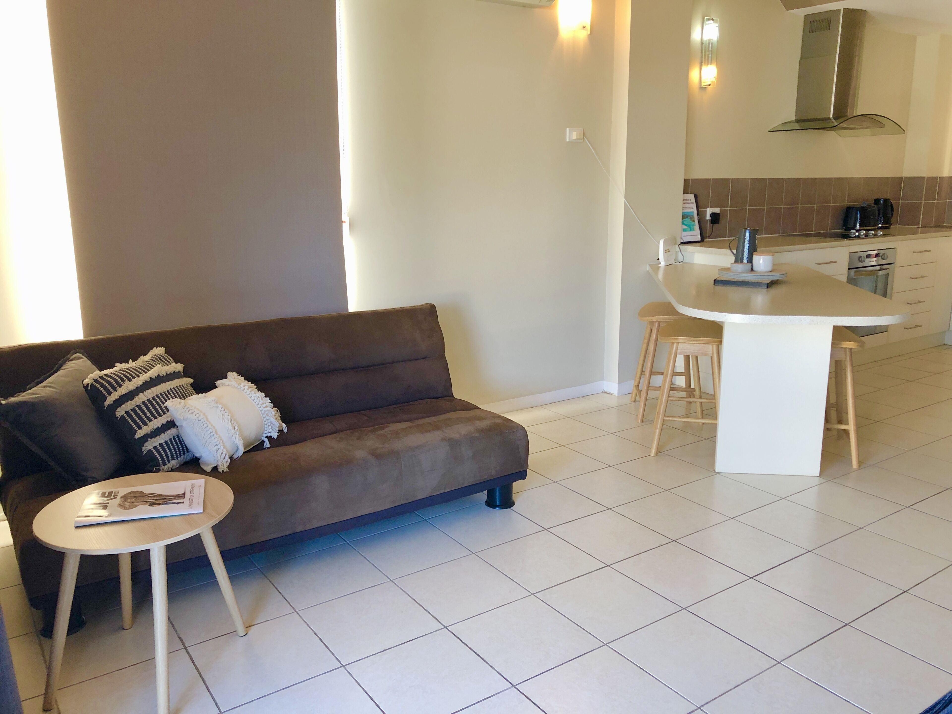 Central Airlie☆Modern☆Sea Views☆Pool☆Free Wifi — image 13