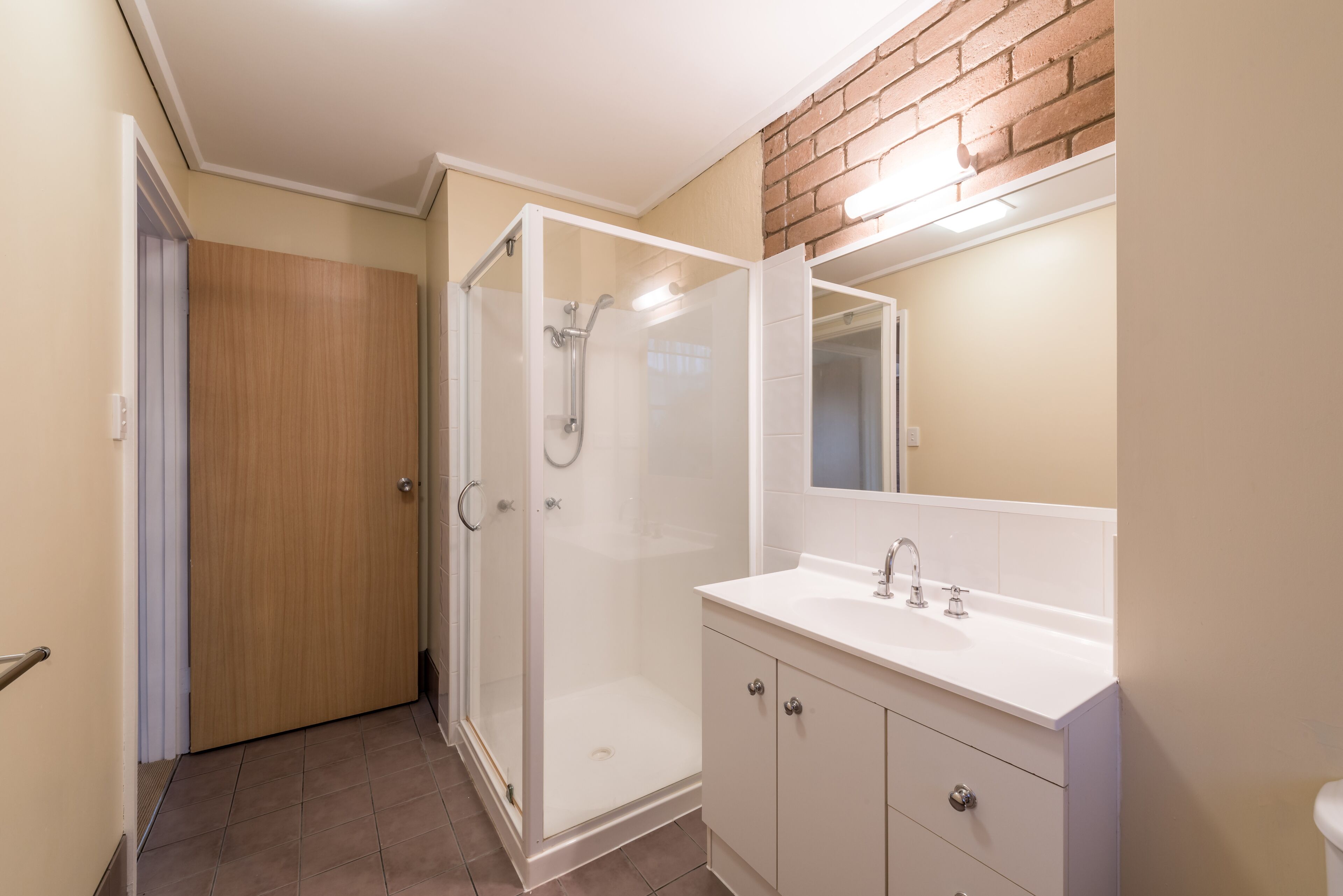 Central Airlie☆Modern☆Sea Views☆Pool☆Free Wifi — image 18