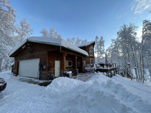 Exterior - The Rusty Salmon Lake House with Deck, Dock, Canoe and Kayaks (Talkeetna)