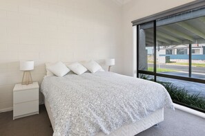 2 bedrooms, iron/ironing board, Internet