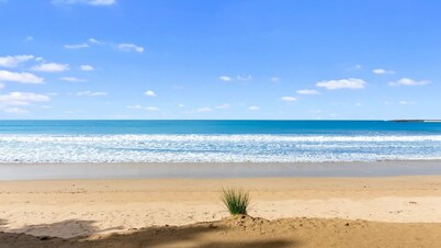 Beachside Villa - Free WIFI & Pets Welcome