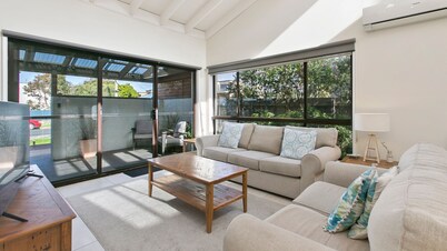 Beachside Villa - Free WIFI & Pets Welcome