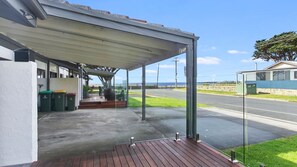 Property grounds - Beachside Villa - Free WIFI & Pets Welcome (Apollo Bay)