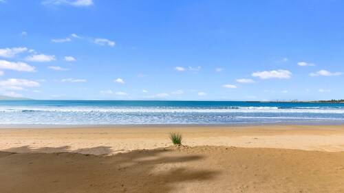 Beachside Villa - Free WIFI & Pets Welcome