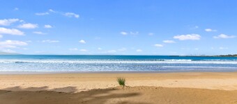 Beachside Villa - Free WIFI & Pets Welcome