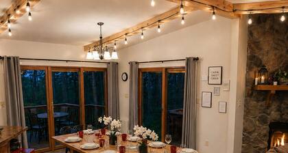 Quiet Cabin Escape with hot tub for max 10 adult + kids