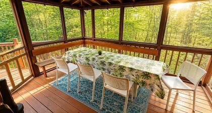 Quiet Cabin Escape with hot tub for max 10 adult + kids
