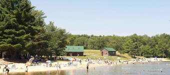 Quiet Cabin Escape with hot tub for max 10 adult + kids