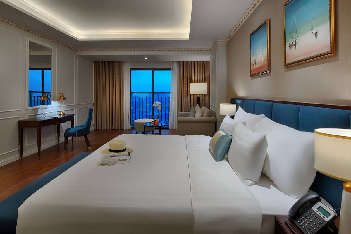1 bedroom, premium bedding, minibar, in-room safe