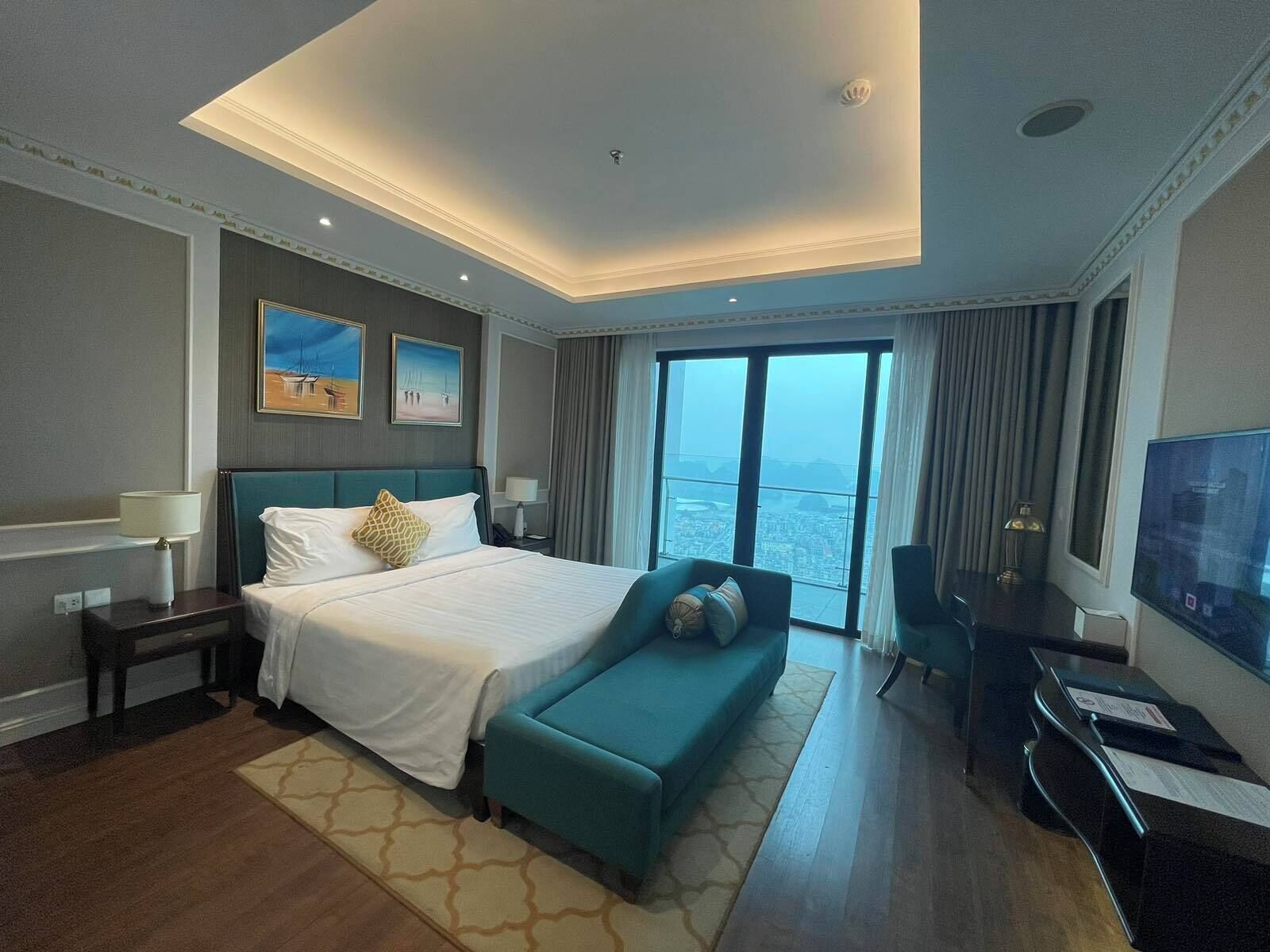 Club Room, Bay View | Minibar, in-room safe, desk, soundproofing