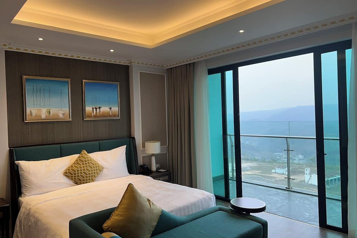 club room, golf view | 1 bedroom, premium bedding, minibar, in-room safe