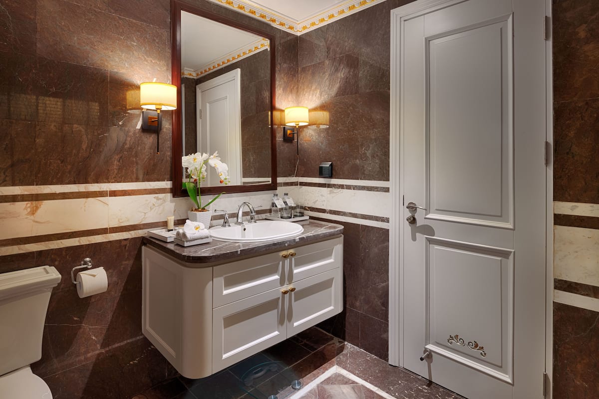 shower, free toiletries, hair dryer, bathrobes