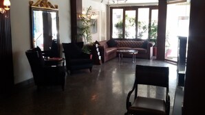 Lobby sitting area - Smart Hotel (Lahore)