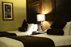 行政双人房或双床房, 2 张单人床, 无烟房 | 办公桌、遮光窗帘、免费 WiFi、床单