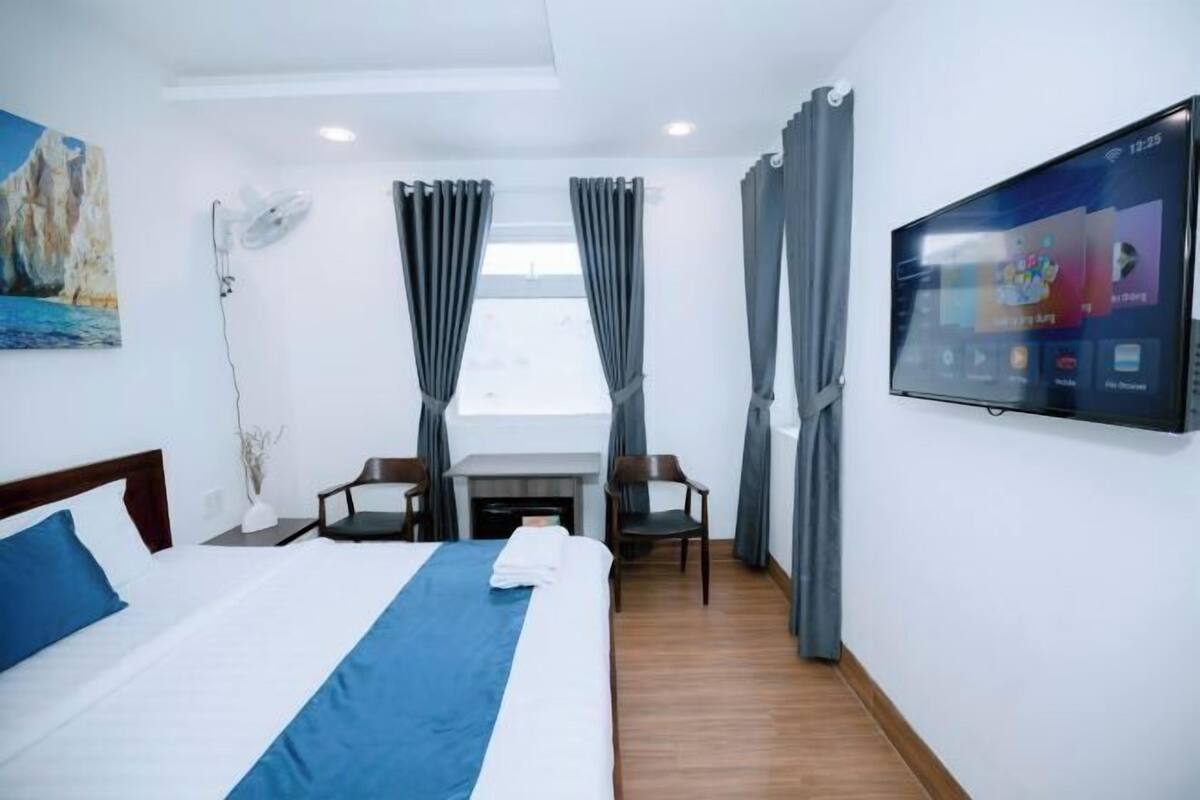 2 bedrooms, in-room safe, desk, soundproofing