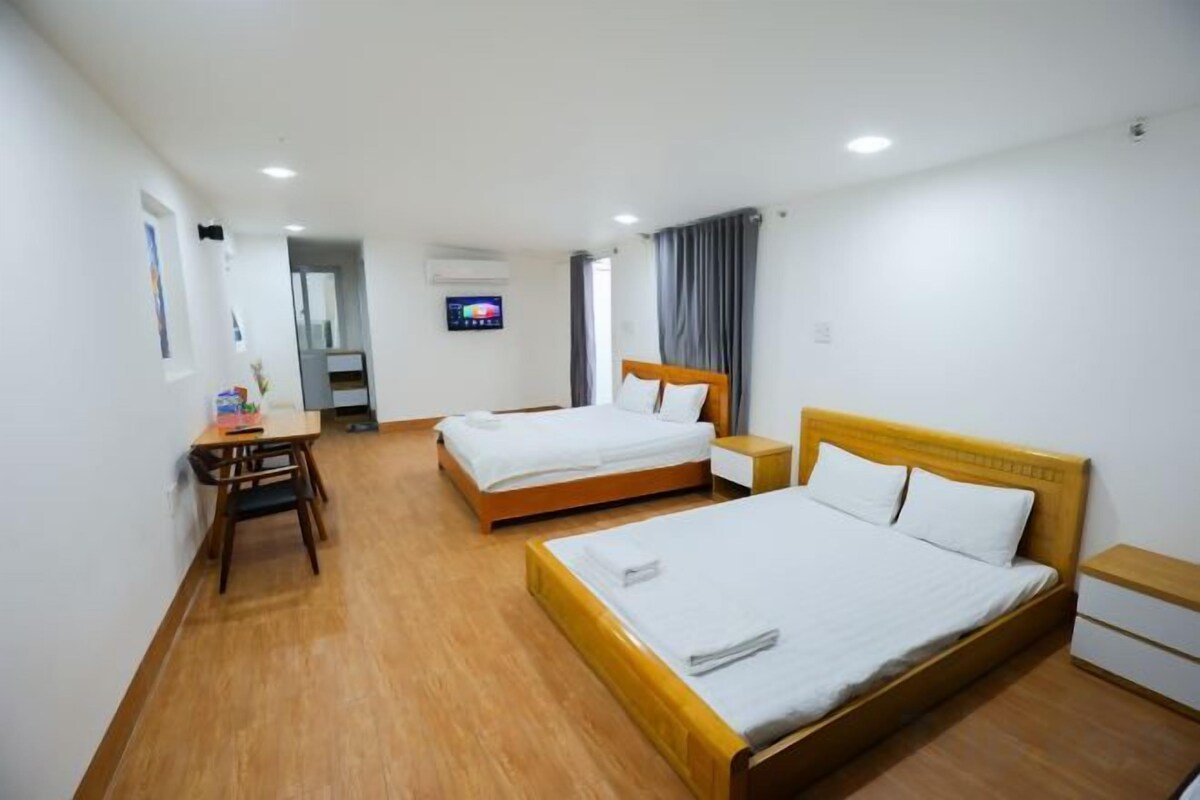 In-room safe, desk, soundproofing, free WiFi