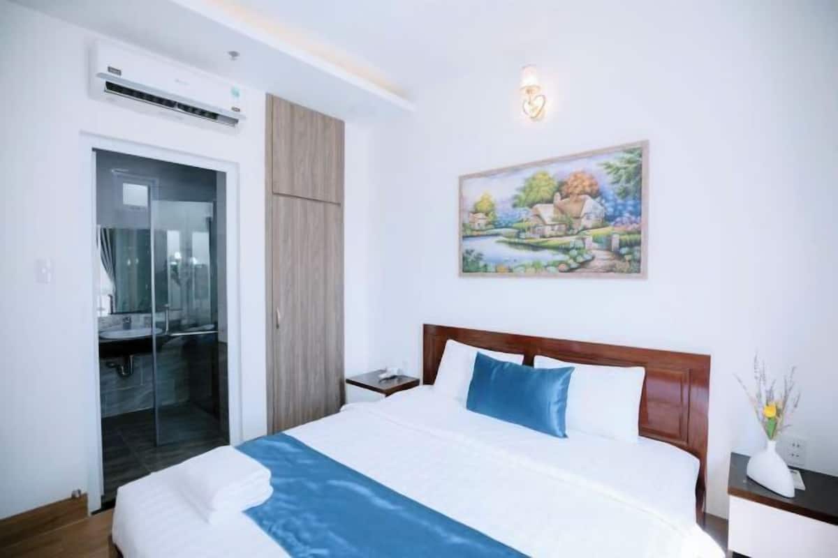 2 bedrooms, in-room safe, desk, soundproofing