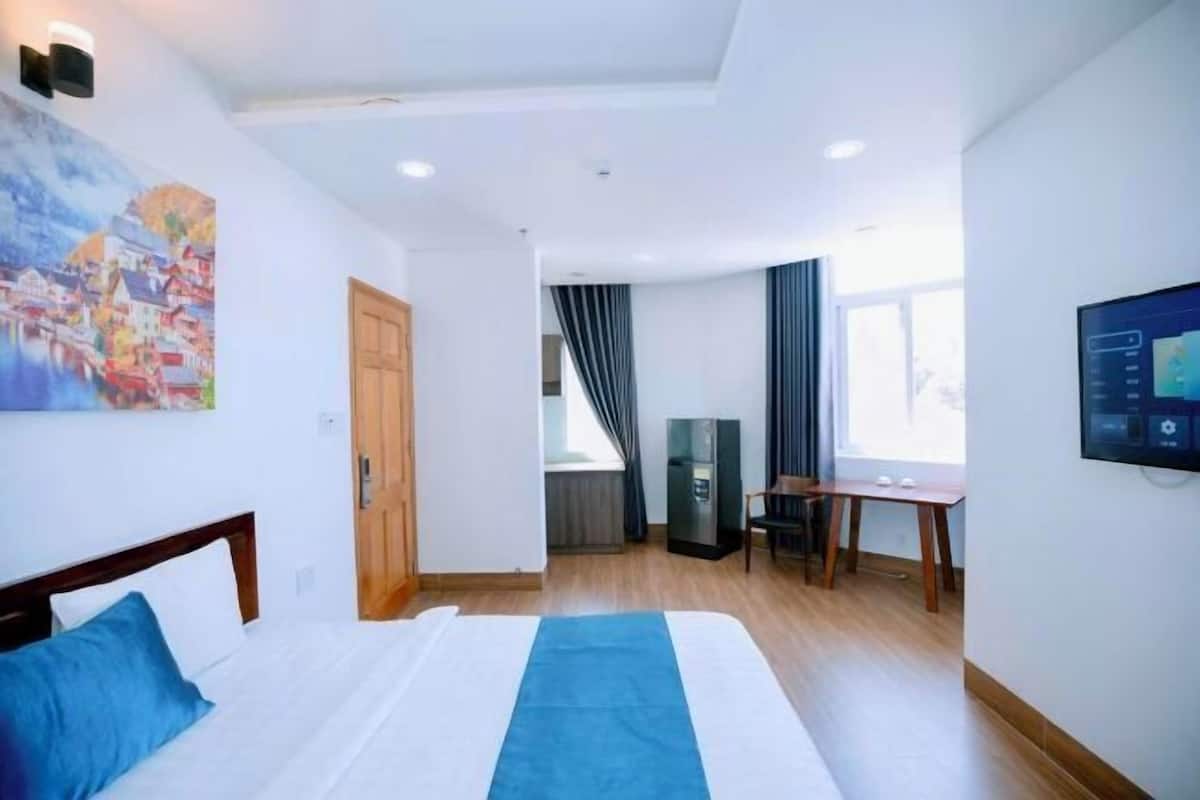 2 bedrooms, in-room safe, desk, soundproofing