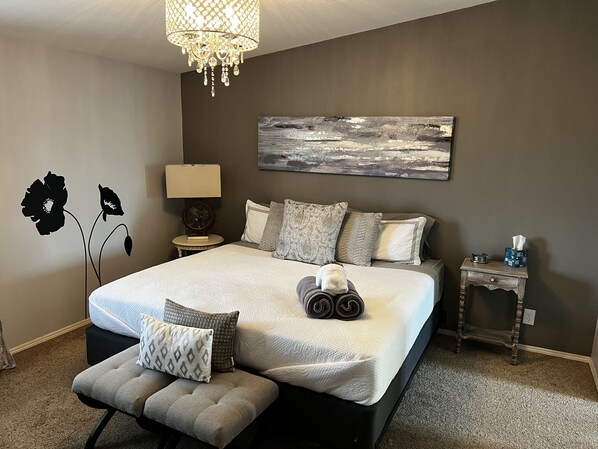 3 bedrooms, desk, iron/ironing board, travel cot