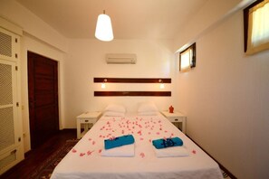 Villa, 3 Bedrooms | 3 bedrooms, desk, iron/ironing board, free WiFi - Villa Koknar (Kas)