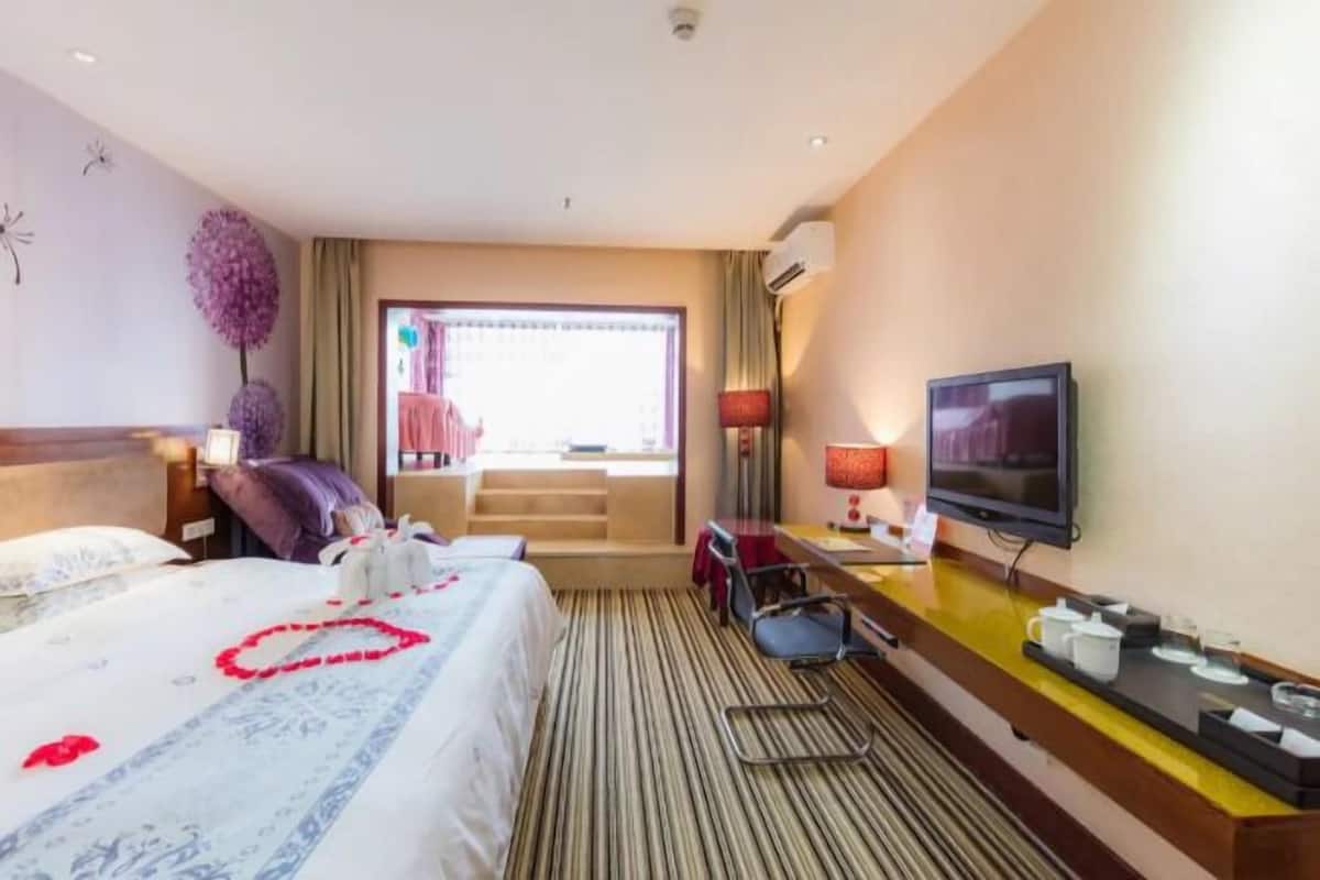 Desk, blackout curtains, iron/ironing board, free WiFi