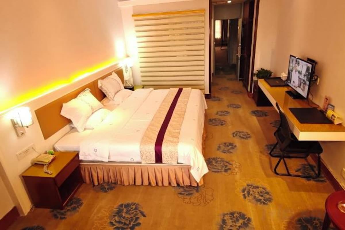Business Queen Room