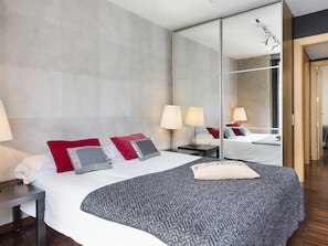 2 chambres, coffres-forts dans les chambres, fer et planche Ă repasser