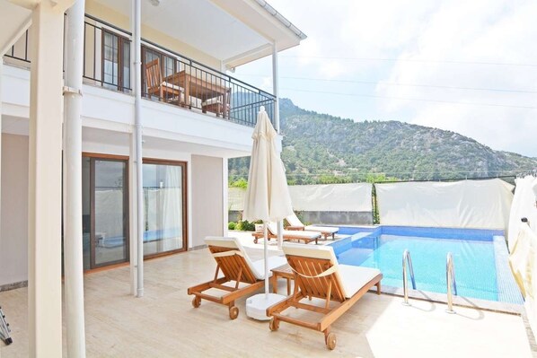 Kolam renang terbuka