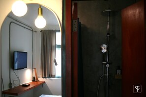 Deluxe Double Room, Private Bathroom | Bathroom - T-Boutique Hostel (Bangkok)