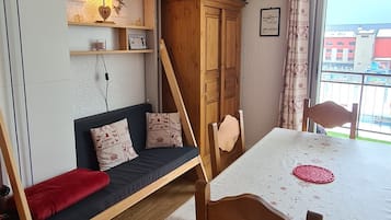 1 dormitori, planxa i posts de planxar i wifi gratuïta