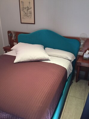 Quarto casal clássico | Cofres nos quartos, ferros/tábuas de passar roupa, Wi-Fi de cortesia